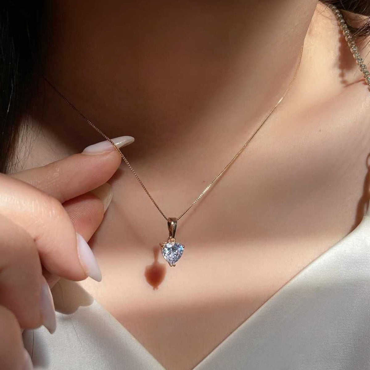 Fashion Love Pendant Alloy Diamond-studded Necklace Women