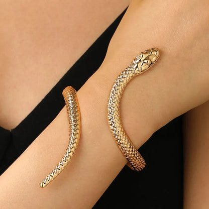 Snake-shaped Fashion Personalized Ring Women