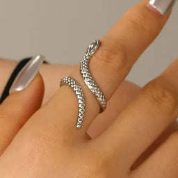 Snake-shaped Fashion Personalized Ring Women