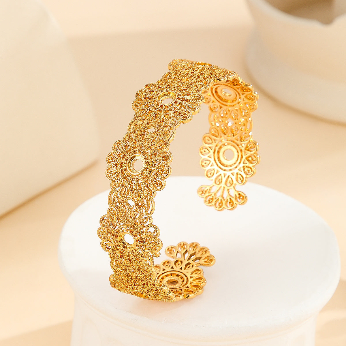 1pcs Luxury Style Gold Bracelet Hollowed Out Lace Flower Design Wedding Gold Jewelry