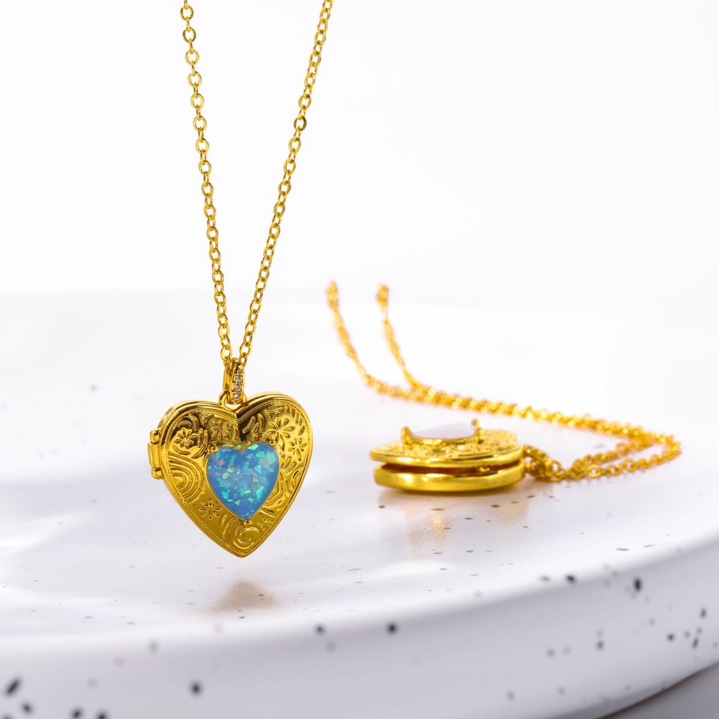 Special-interest Design Heart Photo Box Necklace